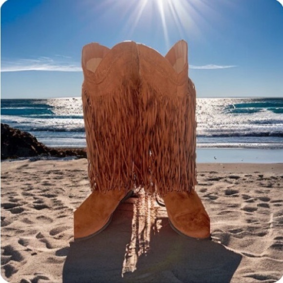 Dark rust Sochi Fringe, Size (9) 1-1/2 inch heels, Excellent condition.. - Picture 3 of 4